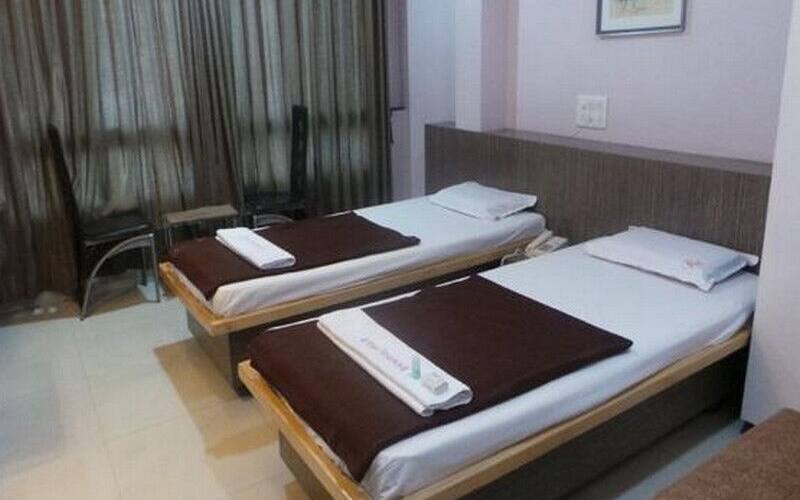 Hotel Dhwanesha Deluxe, Sangli 5